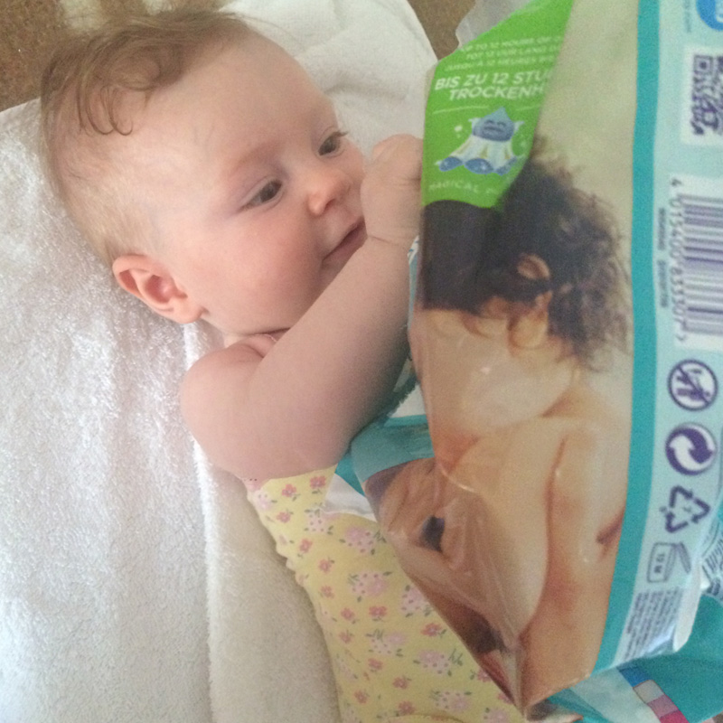 Mama Jannelie test de nieuwe Pampers Baby-Dry luier 6