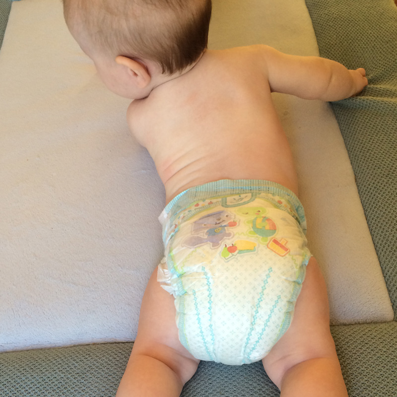Mama Jannelie test de nieuwe Pampers Baby-Dry luier 8