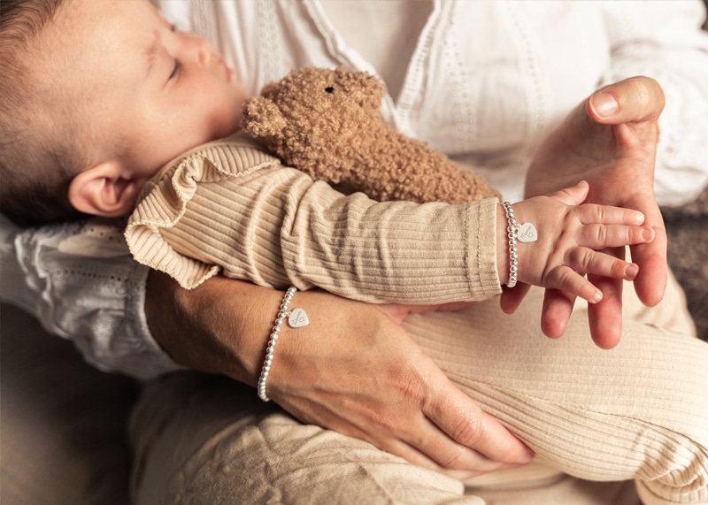 Moeder en kind armbandje met naam Kaya Sieraden