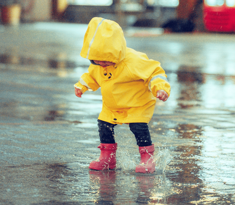 Waarom steeds meer ouders kiezen voor een regenpak baby